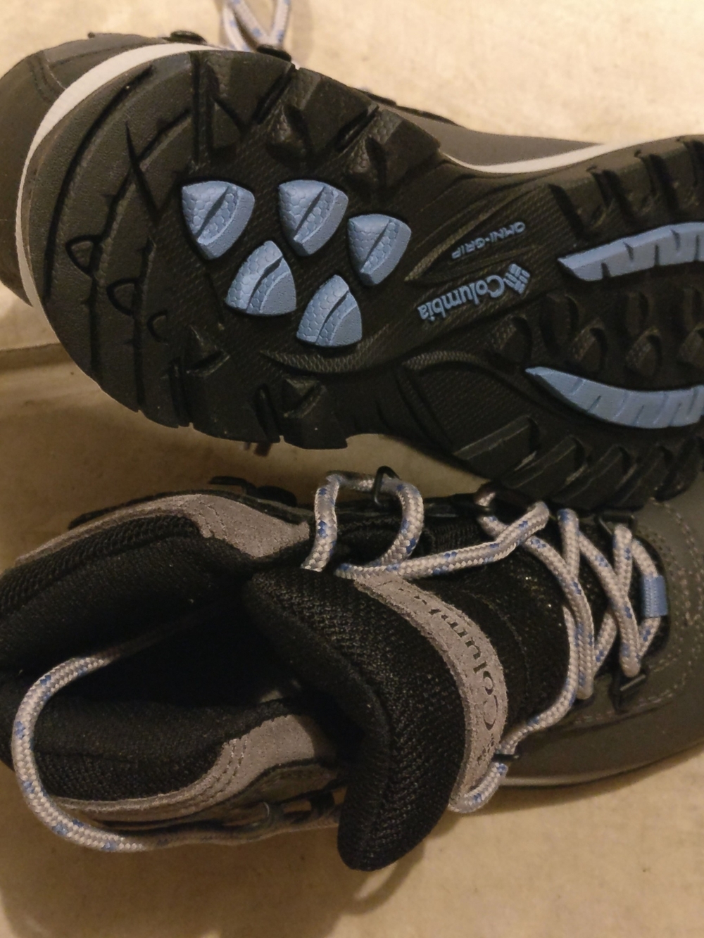NEW Columbia Black and Light Blue Hiking Boots